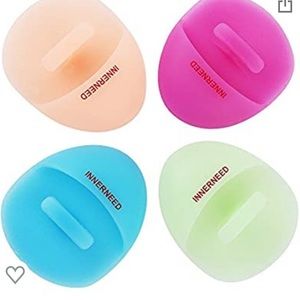 1 GREEN & 1 BLUE FACIAL EXFOLIATORS